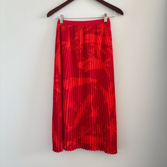 Aritzia Babaton | Pleated Midi Skirt - Picture 3 of 4